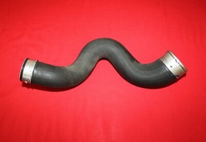 BMW E90 E91 E92 E93 E84 X1 N47N 318d 320d Turbo Schlauch Ladeluftleitung 8513289