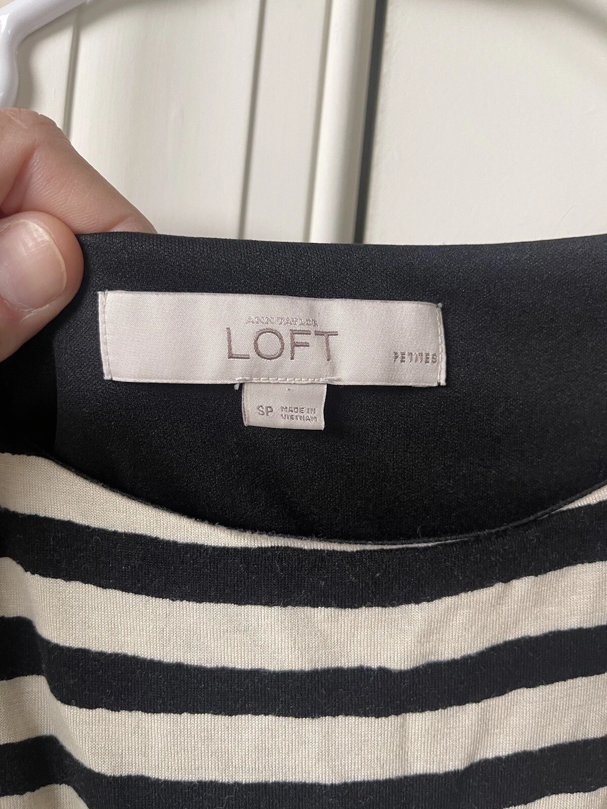 OFF WHITE Abito arricciato senza maniche Ann Taylor LOFT nero spento a righe bianco taglia S P