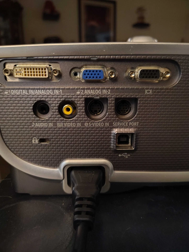 CANON X600 Projector 4000 Lumen - Image 3 of 4