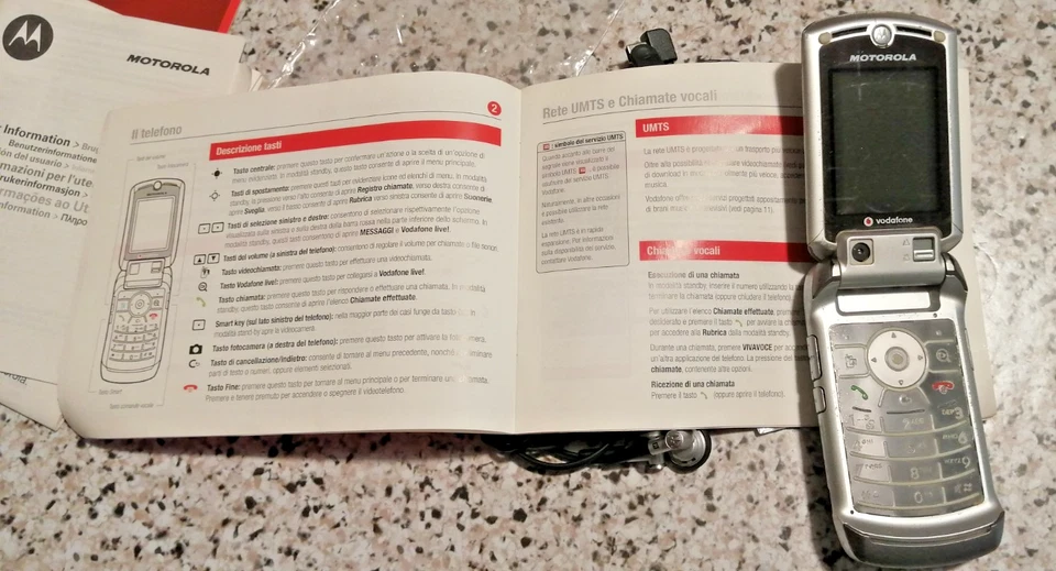 Motorola RAZR V3X - Vodafone - con istruzioni e scatola originale 2004 - Immagine 3 di 4