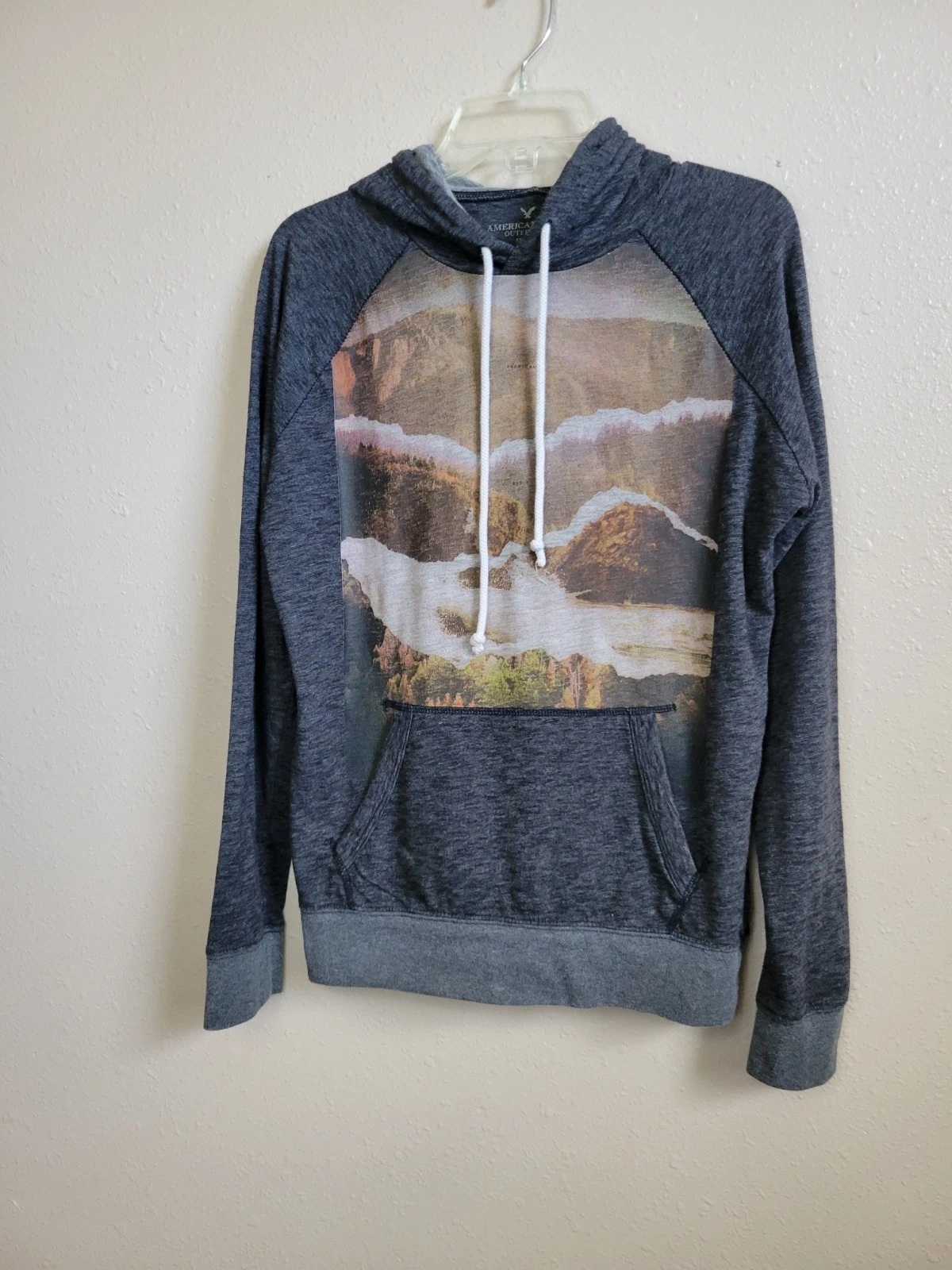 American Eagle Outfitters Hoodie Raglan Graphic Sleeves Pullover Classic Small