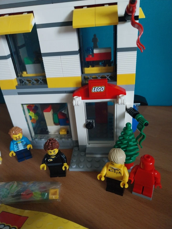 LEGO 40305 LEGO Brand Store, photo 3 of 5