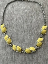 Vintage Unsigned Designer Shell Shape Lucite Choker Necklace Costume Jewelry