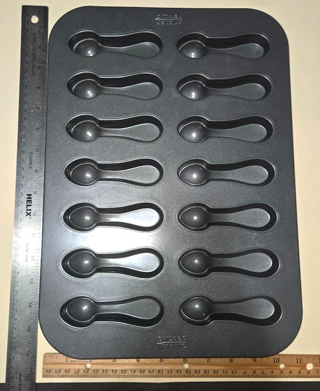 Chicago Metallic Professional Non-Stick Cookie Dunker Pan. 14 Spoon-Shaped Molds