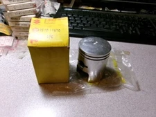 1966-70 SUZUKI T20 TC250 PISTON STANDARD  OEM NOS 12110-11600 12110-33004