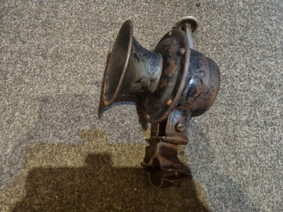 kleines mechanisches Vorkrieg Hupe Hand Klaxon Steward Warner 115A Push Horn