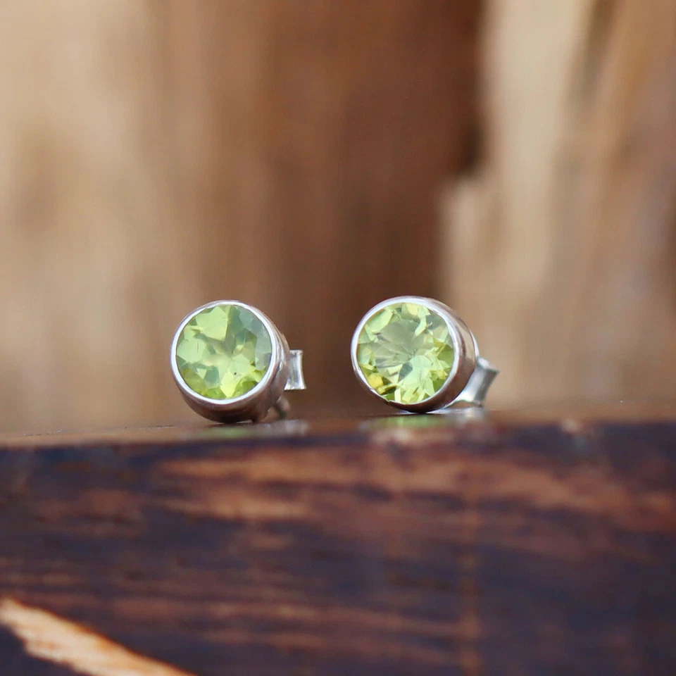 Peridot Gemstone Stud 925 Sterling Silver Earring Handmade Earring Gift Her - Image 2 of 4
