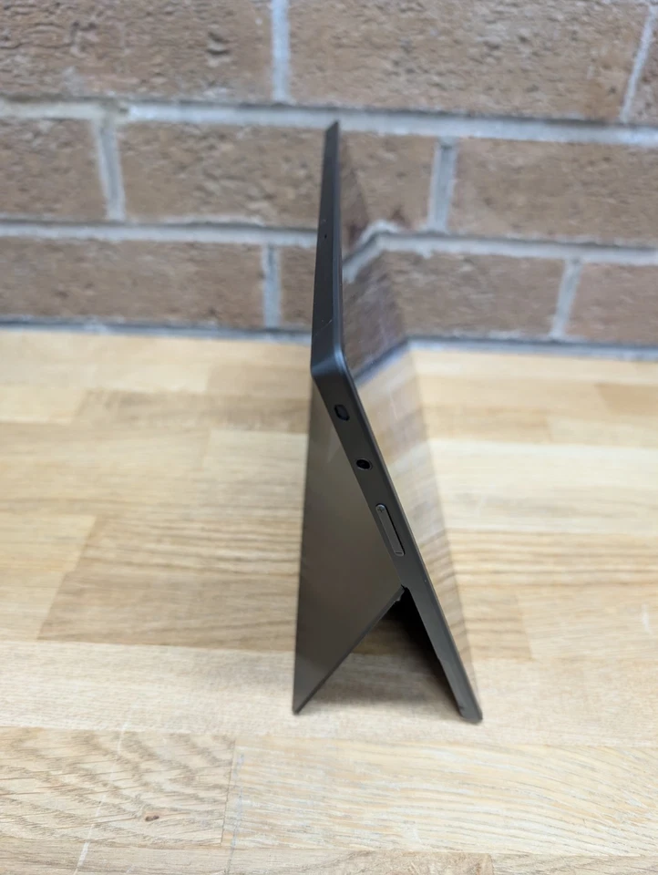 Microsoft Surface RT 64GB, Wi-Fi, 10.6in, Windows RT 8.1 - Black - Image 4 of 4