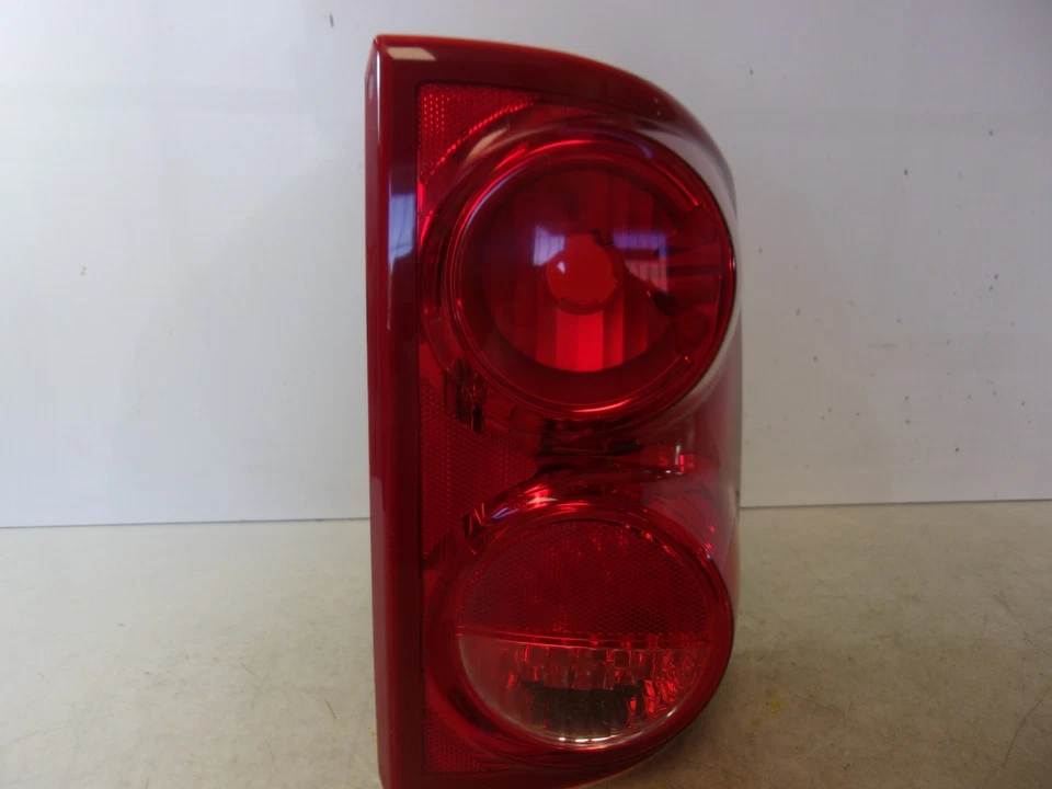 Luz trasera derecha para pasajero Dodge Dakota 2005-2011 de Eagle Eye Foto 2 de 4