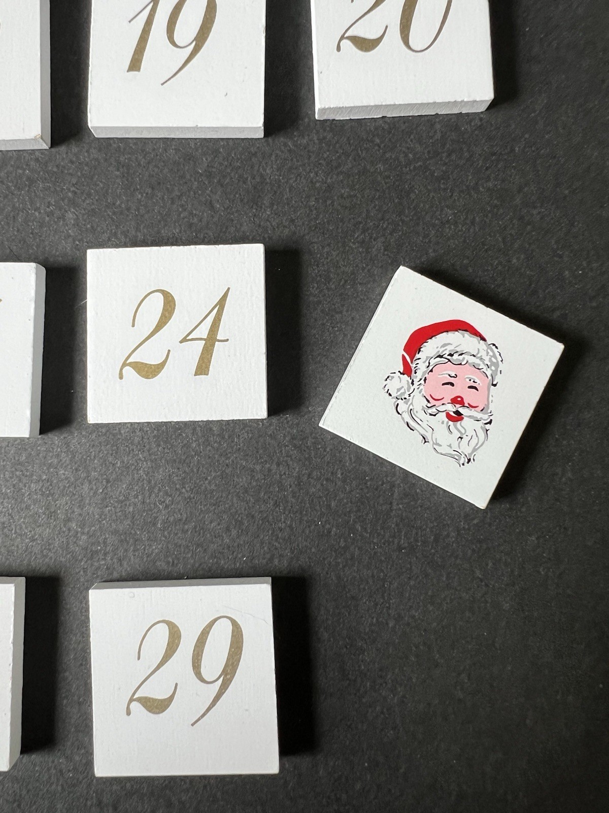 1995-12pc Adorable Ashton Drake Babies Wood Display Perpetual Calendar