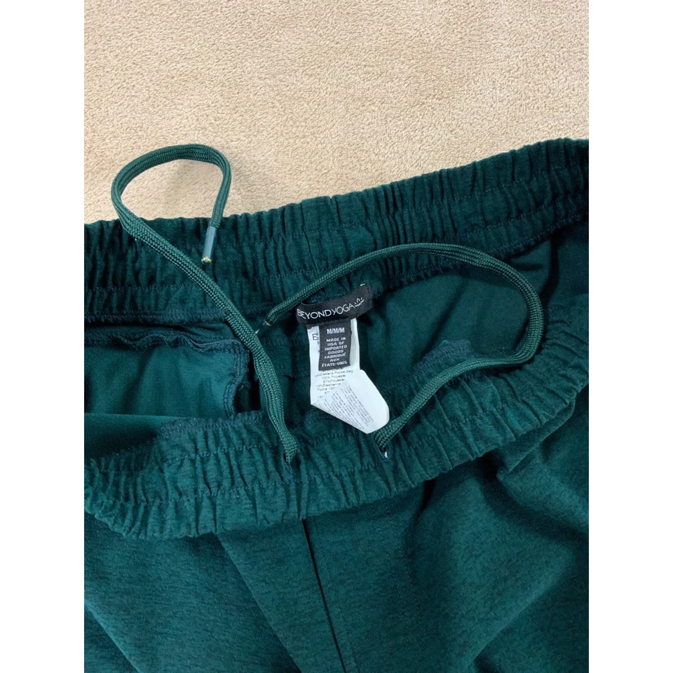 Pantalones Jogger Beyond Yoga Calce Ajustado Para Hombre Talla Mediana Verde Usados en Excelente Condición Foto 3 de 4
