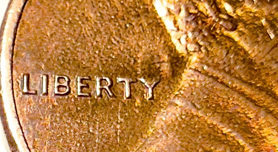 1982 Lincoln Penny No Mint Mark Bronze Small Date 2.5g RED Very Nice - Image 4 of 4