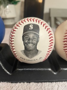 1993 Seattle Mariners team star Fotoballs™ Chevron KEN GRIFFEY JR baseballs MLB
