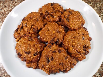 Everyone Loves These Amazing Homemade Chocolate Chip Oatmeal Raisin Cookies