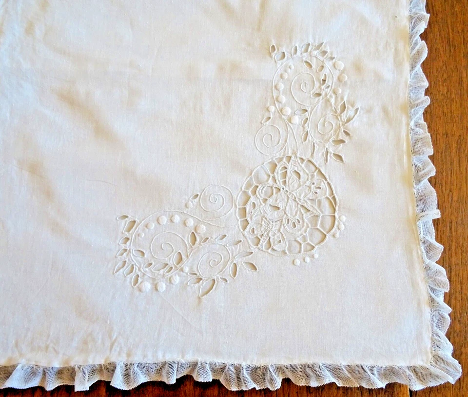 Taie de berceau en coton brodé de papillons ,entourage en tulle - Photo 3/4