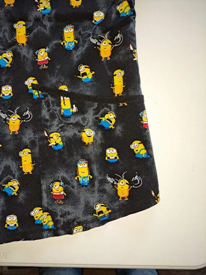 Universal Studios Minions scrub top small - Image 4 of 4