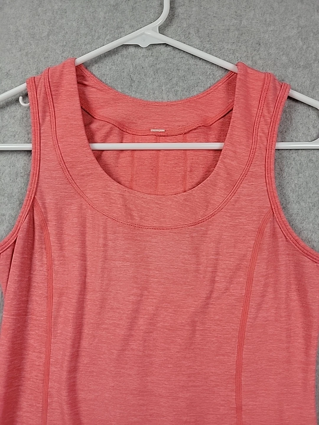 lululemon sleeveless scoop neck athletic stretch tank-top