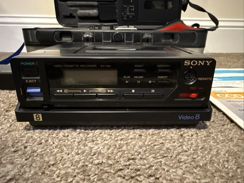 Sony Mini 8 Video CCD-M8u Grabadora Reproductor EV-C8u con Estuche Rígido Cámara Lote LEER Foto 3 de 4