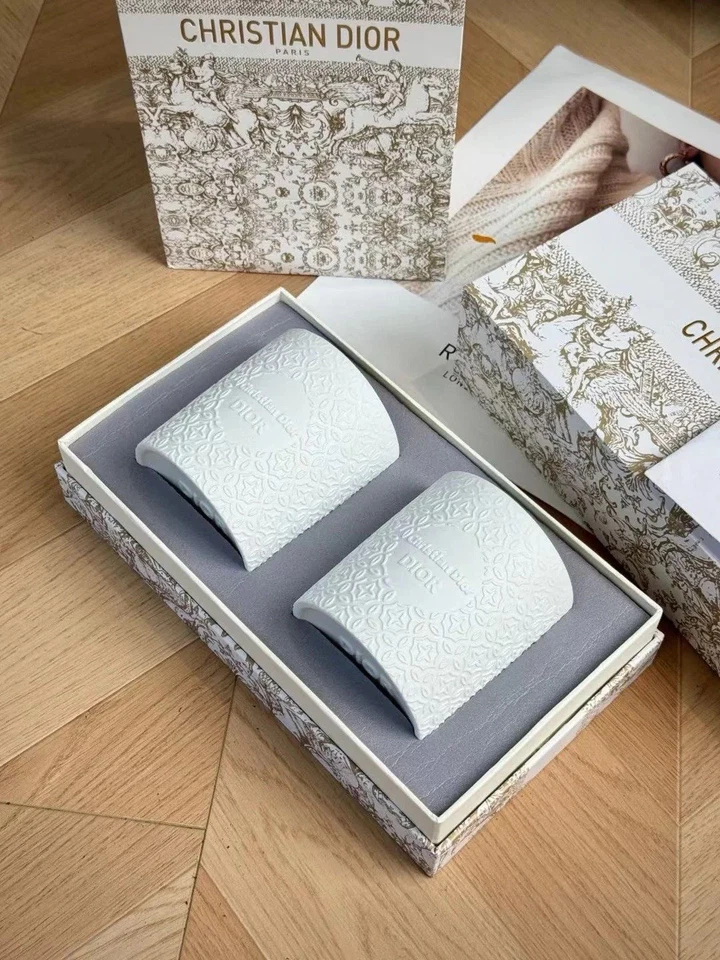 DIOR Aroma Candle Gift Set - Two 250g Candles In Porcelain Holders With Gift Box - Image 2 of 4