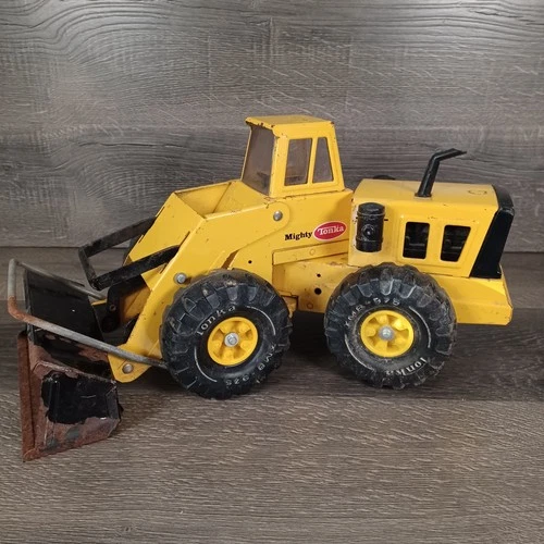 Vintage Tonka Front Loader Mighty Diesel XMB-975 Pressed Steel Bucket Truck Toy