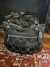 Vintage K1120-18979 Poppy Shoulder Purse Tote Bag Signature Black Logo