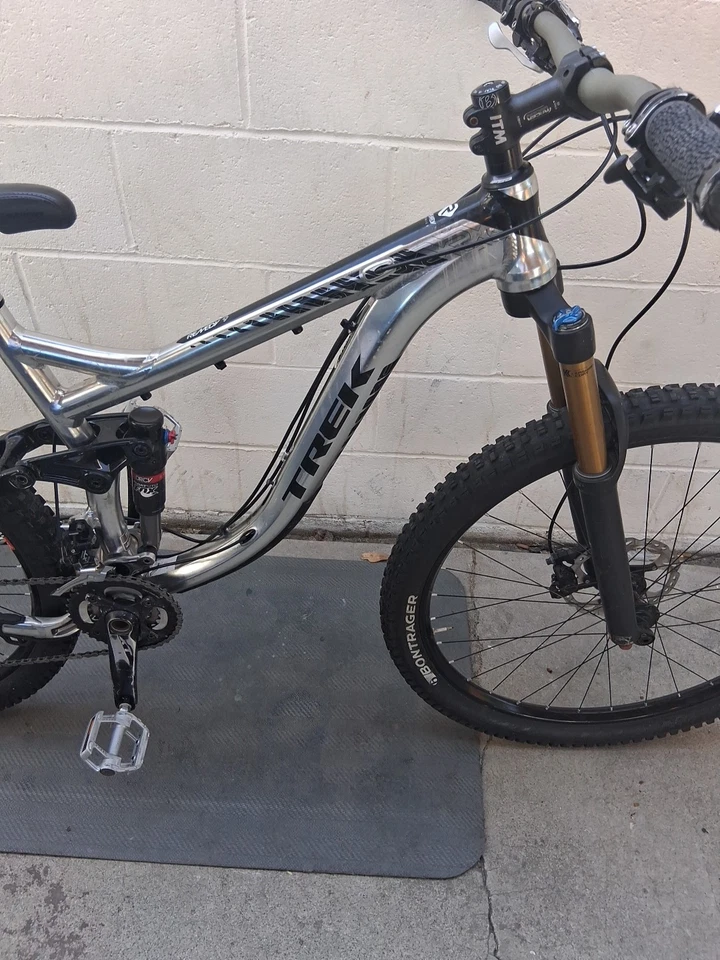 Bicicleta de montaña Trek Remedy Series de 27 pulgadas Foto 2 de 4