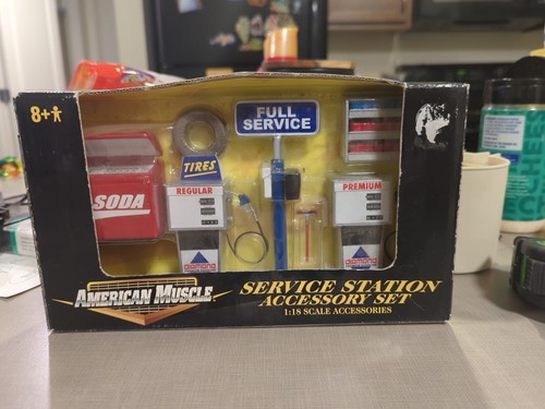 2001 RC ERTL AMERICAN MUSCLE Service Station accessory set 1:18 scale  - Picture 1 of 8