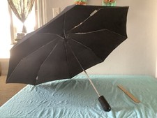 Totes Black Umbrella with light doesn't work will keep sun/rain off good cond