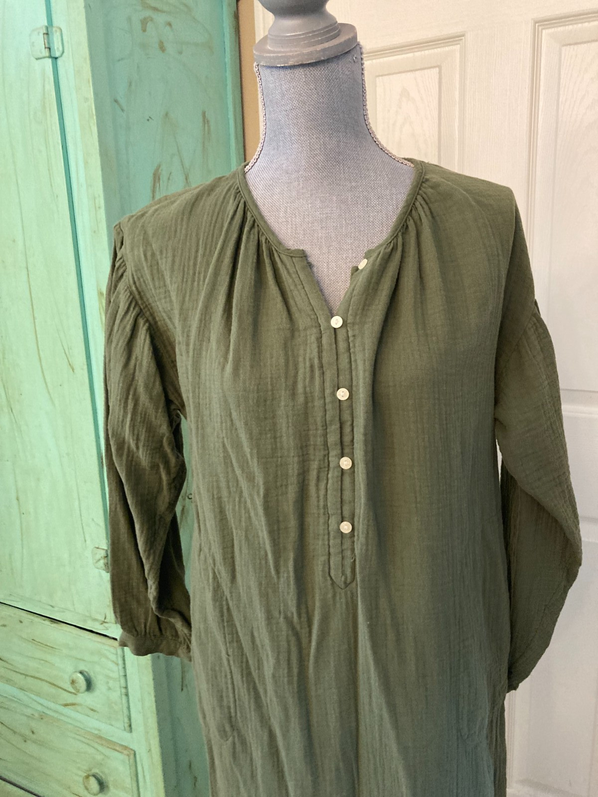 UNIVERSAL THREADS, LONG SLEEVE, BUTTONED, SHIFT L… - image 3