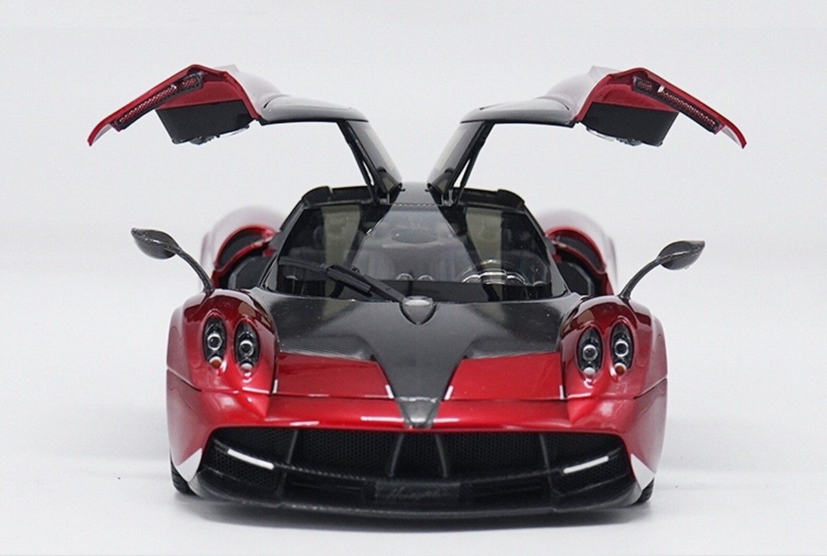 701-017 GT AUTOS 1/18 パガーニ ウアイラ Red GT Autos 1/18