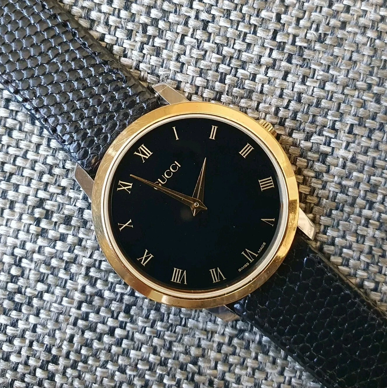 Montre homme ou femme Gucci 2200M plaqué or 18 carats (A320)