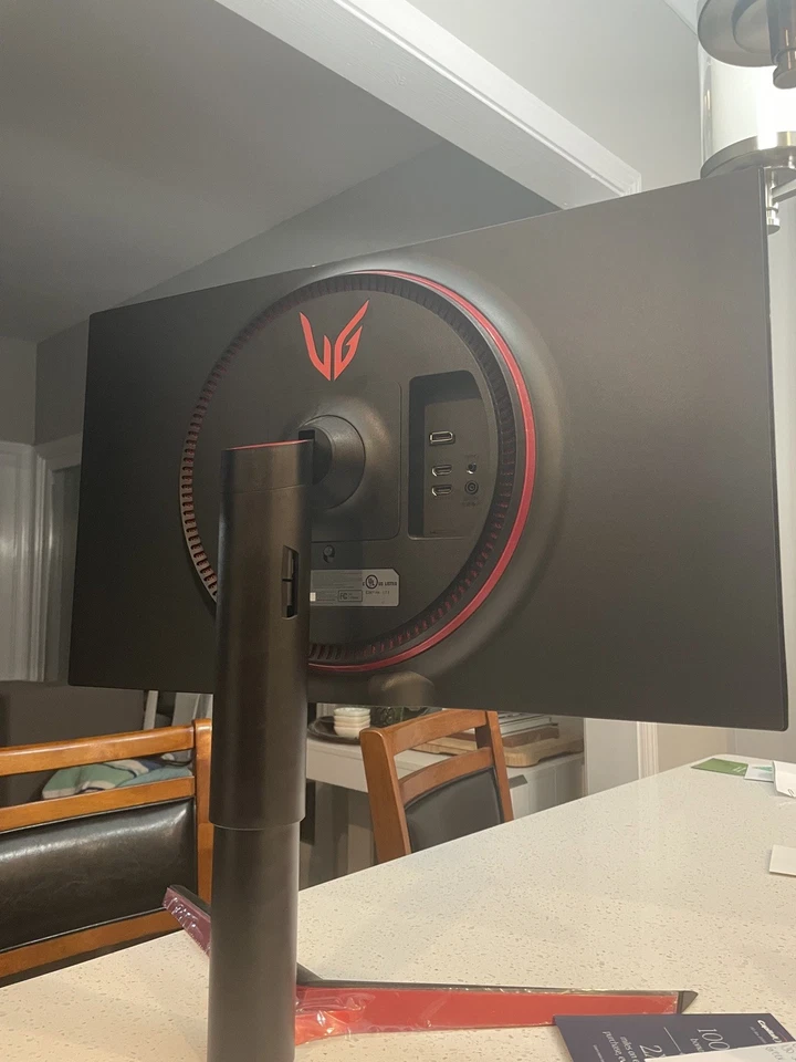 Monitor para juegos LG 27GL83A-B 27” 1440p IPS 144Hz G-Sync FreeSync HDR10 Foto 3 de 4