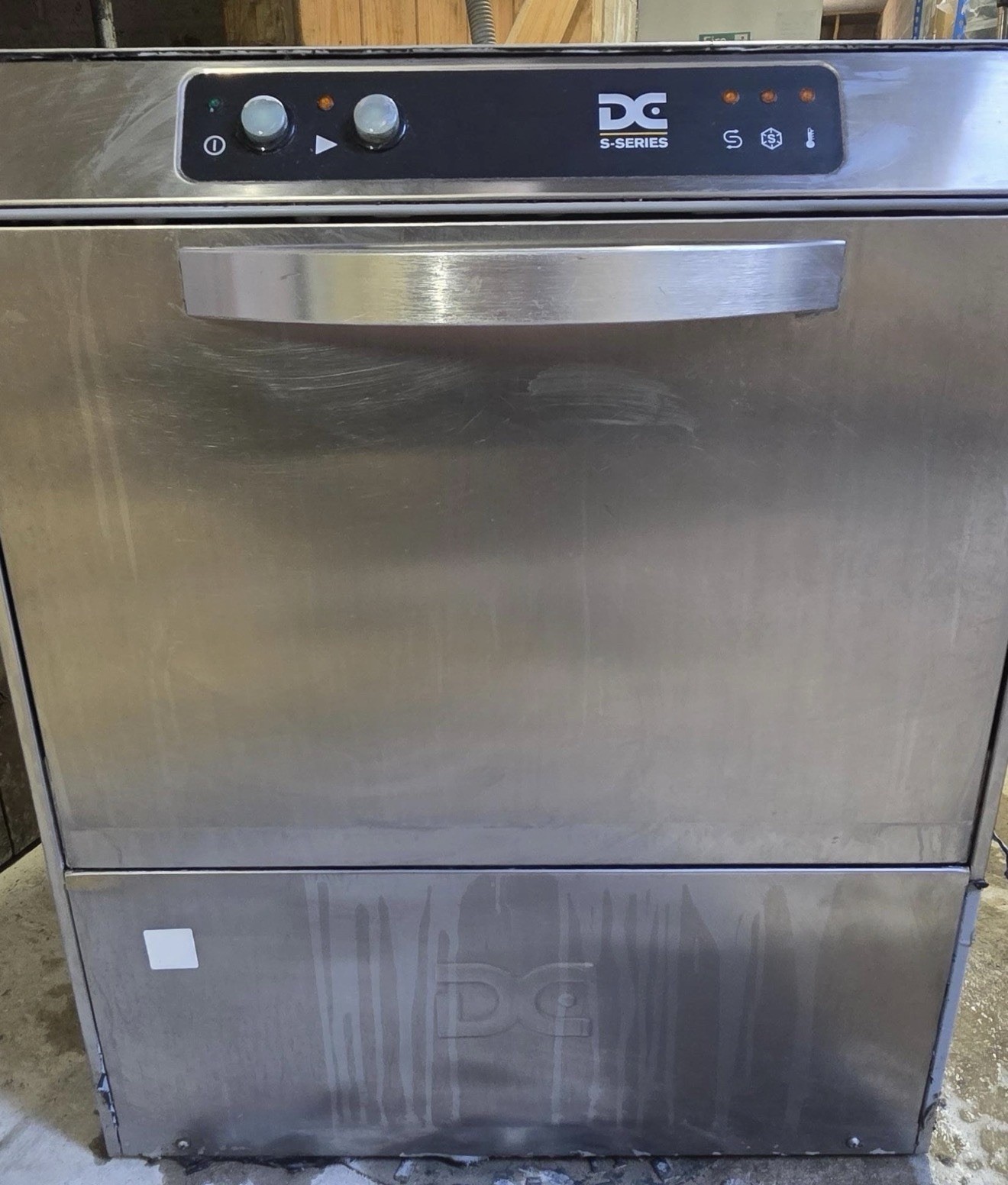 Gewerbliche Industrie Gläserspülmaschine DC SG50ISD 500mm Korb - leichte Nutzung inkl. MwSt.