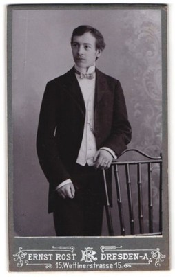Fotografie Ernst Rost, Dresden-A, Wettinerstrasse 15, Portrait junger Herr in e 