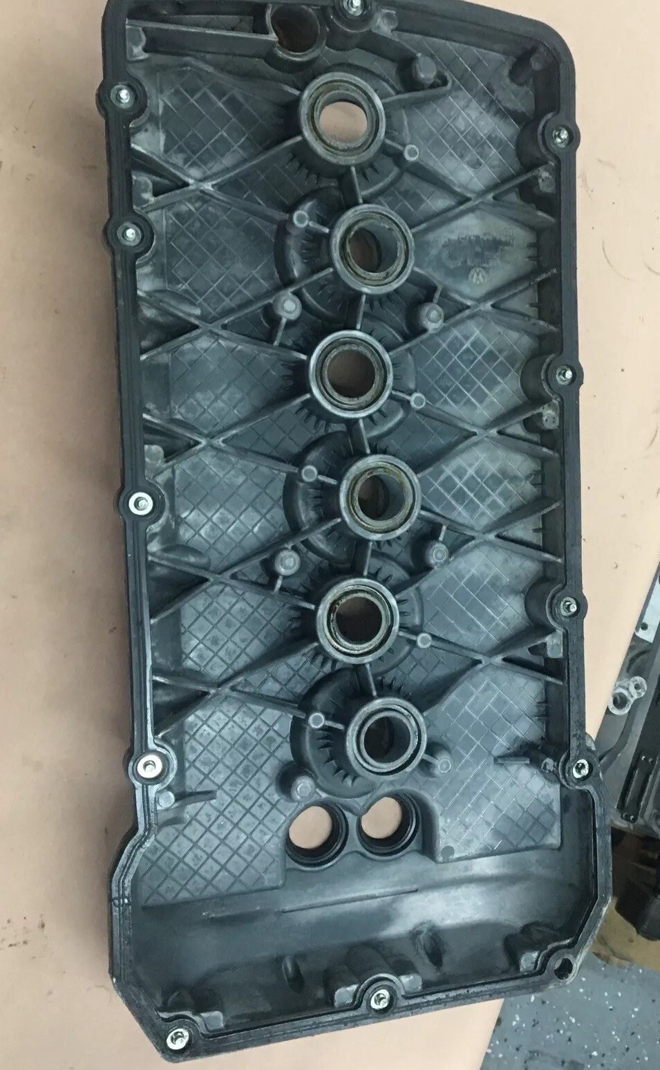 REDUCED! Valve Cover For Bentley Continental 6,0 V12 BEB 07C103475AE
