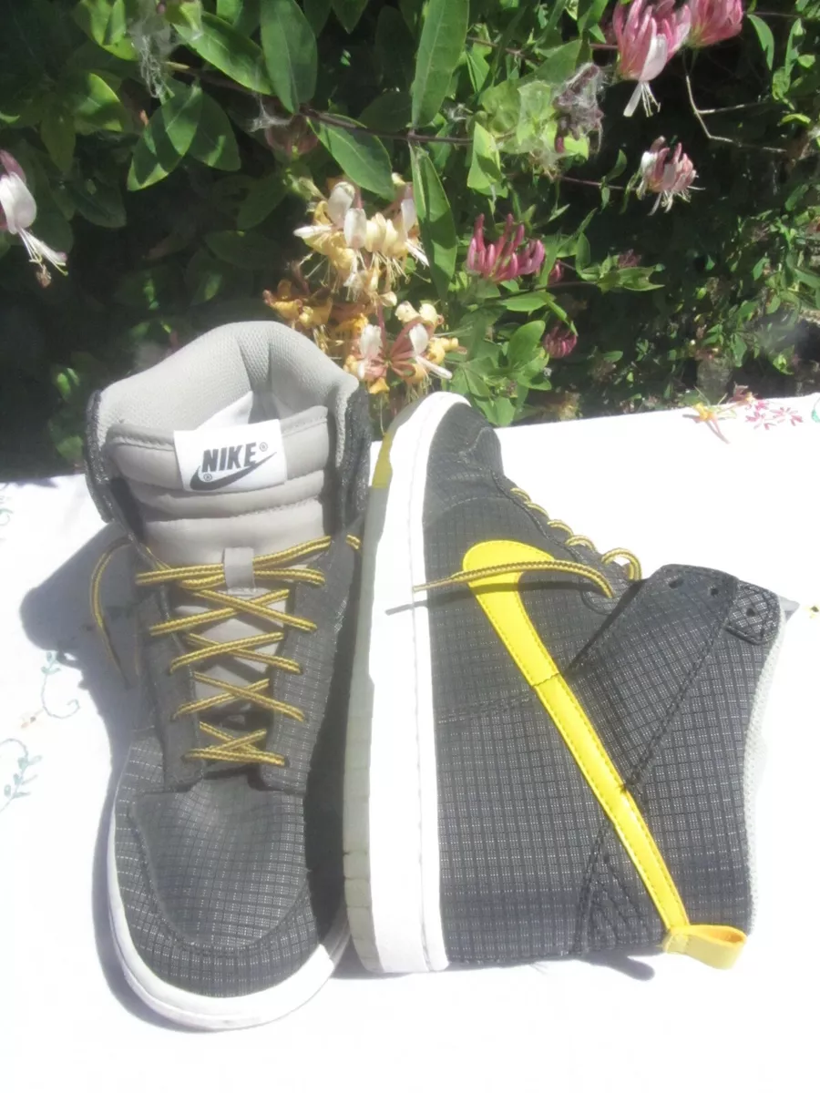 Nike trainers top yellow laces