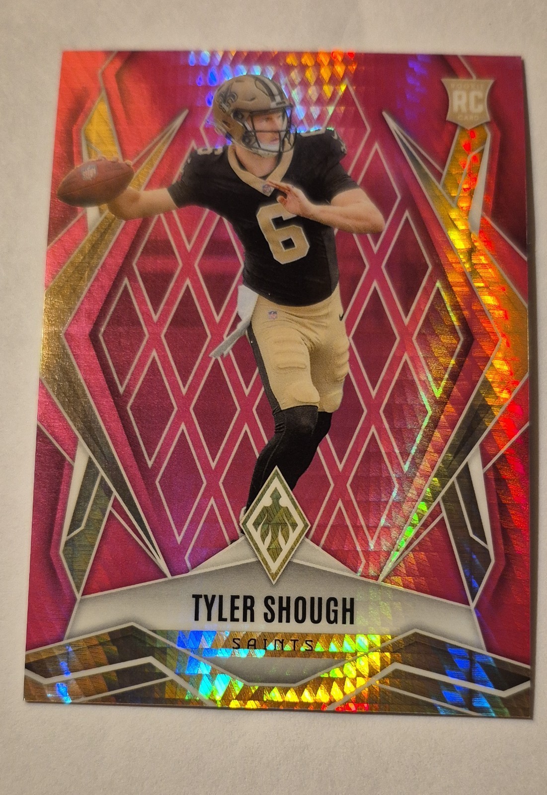 2025 Panini Phoenix - Rookies Tyler Shough #169 Pink Hyper #170/299 (RC)
