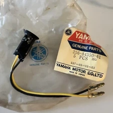 NOS OEM YAMAHA HEADLIGHT PILOT LIGHT SOCKET XS1 DT1 RD200 TX650 LS2 AT CT 1 2 3