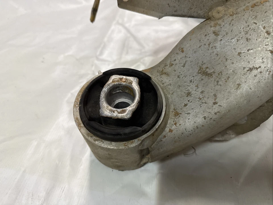 BMW E39 1997-2003 serie 5 sedán eje trasero soporte sub bastidor montaje 528i Foto 2 de 4