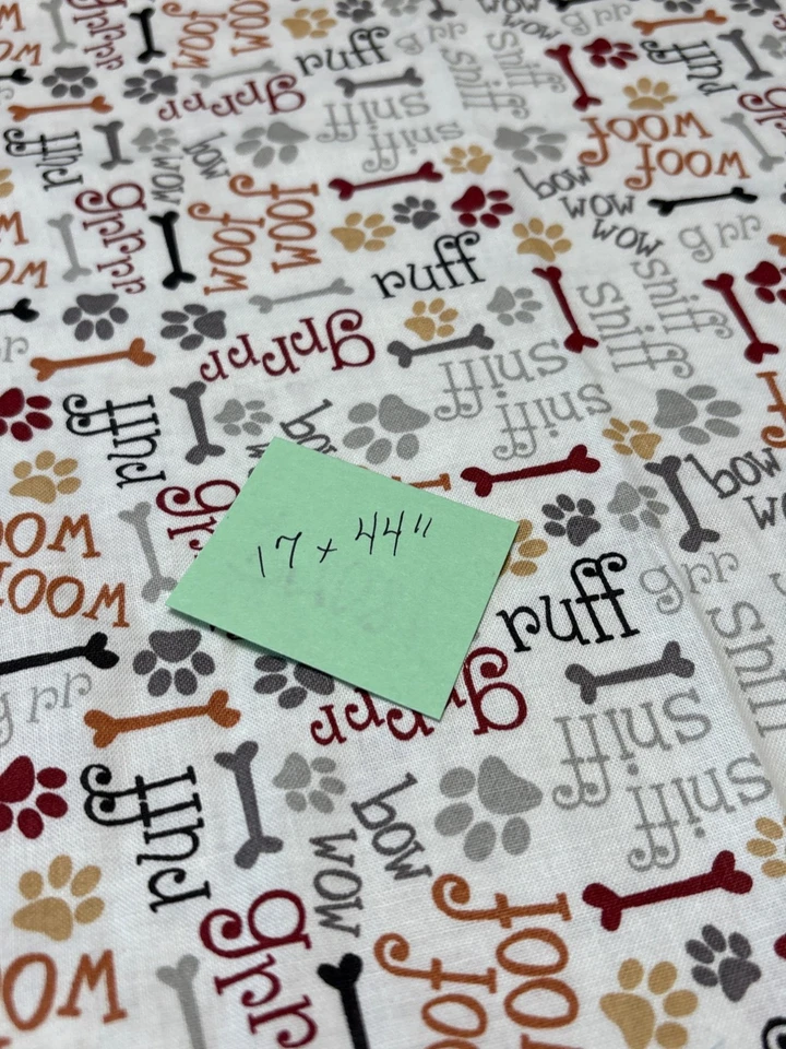 Tecido de algodão com tema de cachorro 17"x 44" com estampas de pata e padrão de ossos para costura - Imagem 4 de 4