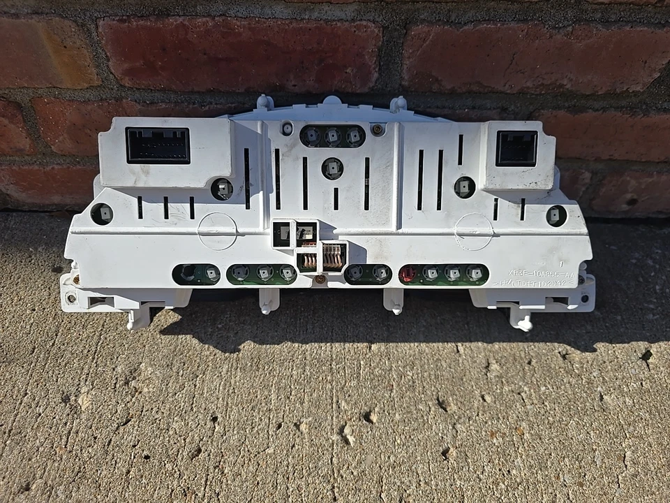 2000 福特野马 V6 3.8L 仪表组、计算机 ECU、点火和钥匙 A/T — 第 3/4 张图片