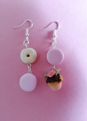 Doppel Ohrringe mit rosa Macarons, Donut und Cupcake verziert Fimo Handmade