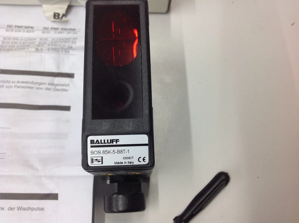 Balluff BOS 65K-5-B8T-1 Multi-Voltage Photoelectric Sensor. NEW IN BOX - Image 2 of 4