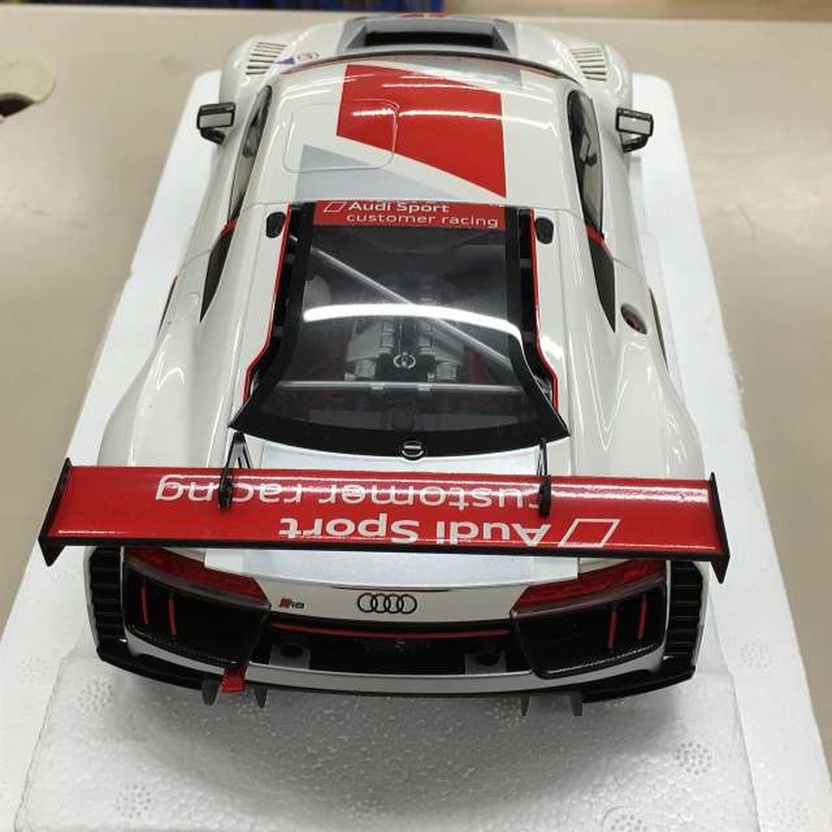 オートアートAUDI  R8. FIA GT  GT3 1:18 Audi R8 FIA GT GT3 -- Plain Colour Version Red