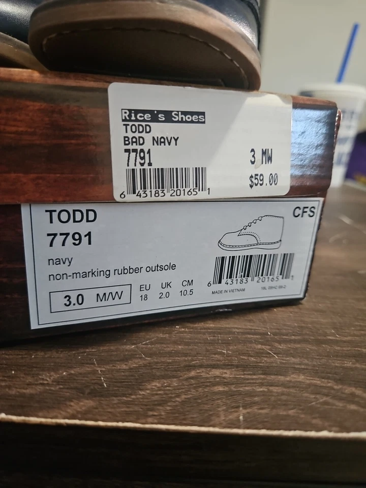 FootMates Todd Cuero Azul Marino, Zapatos para Niños Pequeños, Leer DESCRIPCIÓN  Foto 2 de 4