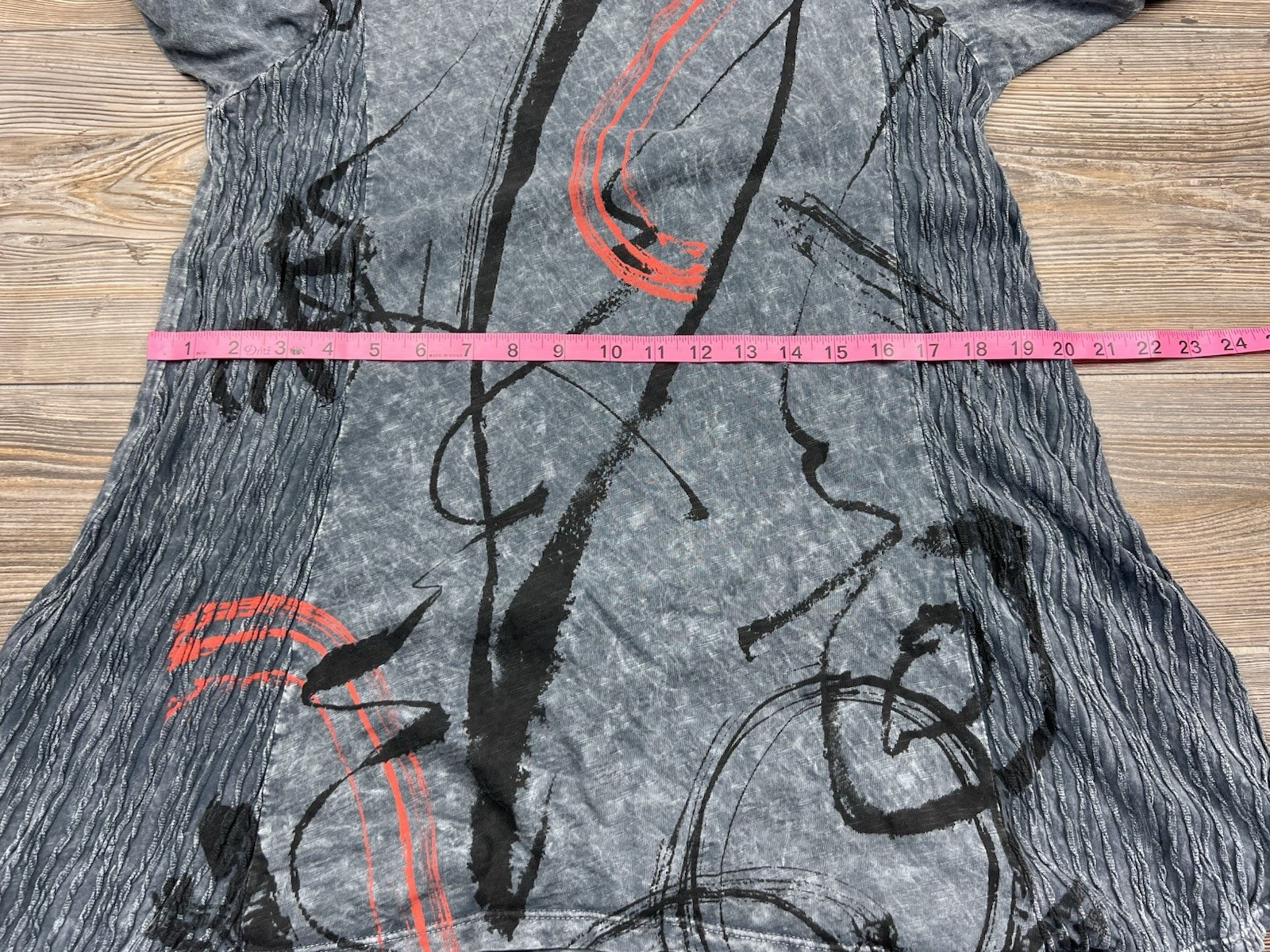 Jess & Jane Tunic Top Womens Medium Abstract Artistic Boho Artsy Gray 3/4 Sleeve