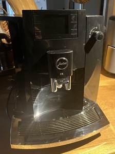 JURA E6 (EC) Kaffeevollautomat Piano Black Kaffeemaschine