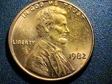 💥 1982 Lg. Date Penny.  3.1g. DDO/DDR Variety D. Cracks Reverse & "CROSS" Image