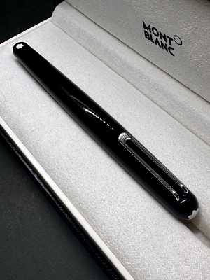 MONTBLANC M Black 117148 Design by Marc Newson Magnet Cap-System