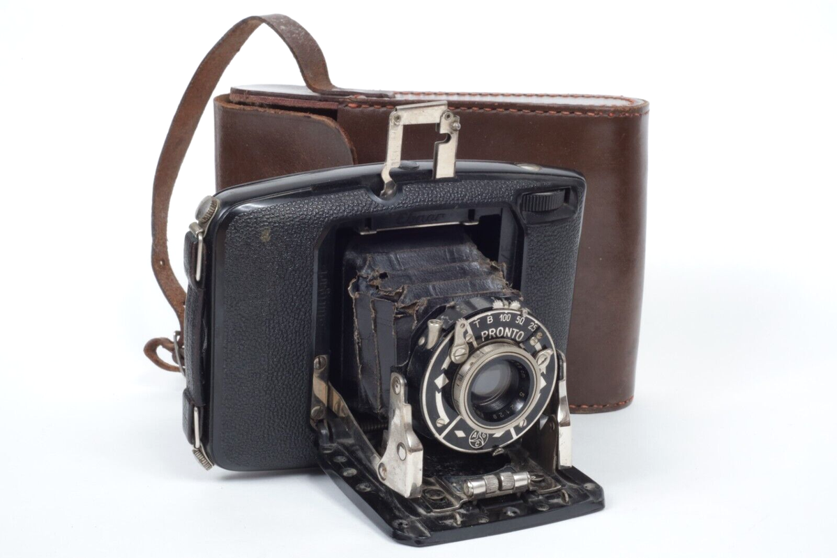 RARE Ebner 6x4.5 German Folding Bakelite 620 Camera - 75mm f/4.5